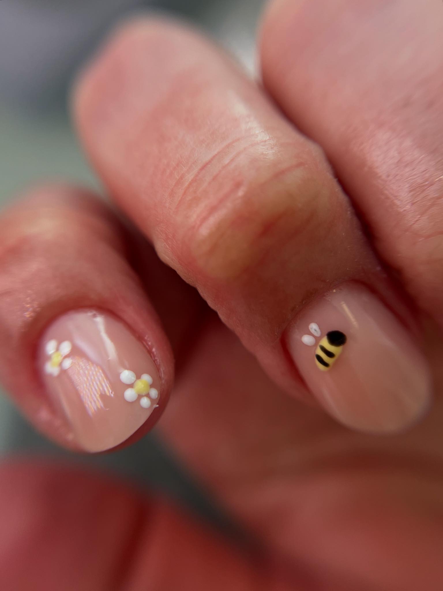 Bee happy nail art